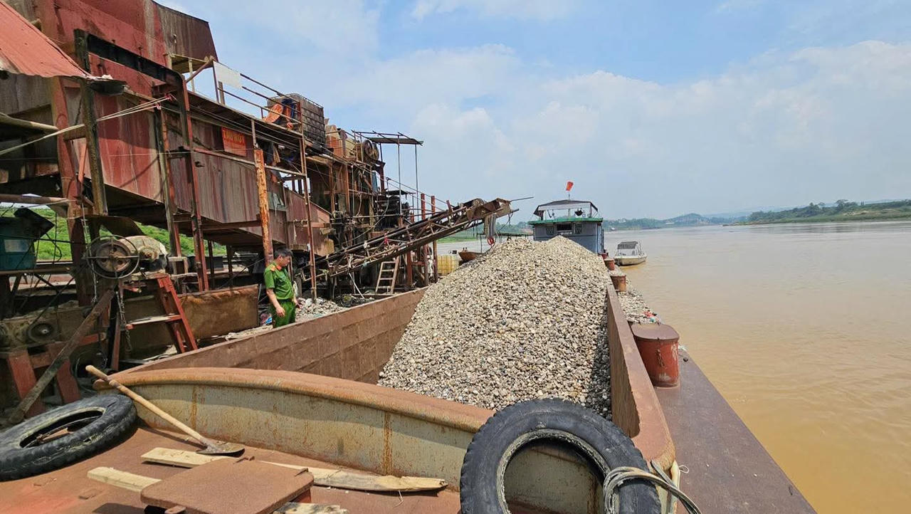 Tuyên Quang quyết liệt xử lý vi phạm liên quan đến khai thác, vận chuyển cát sỏi
