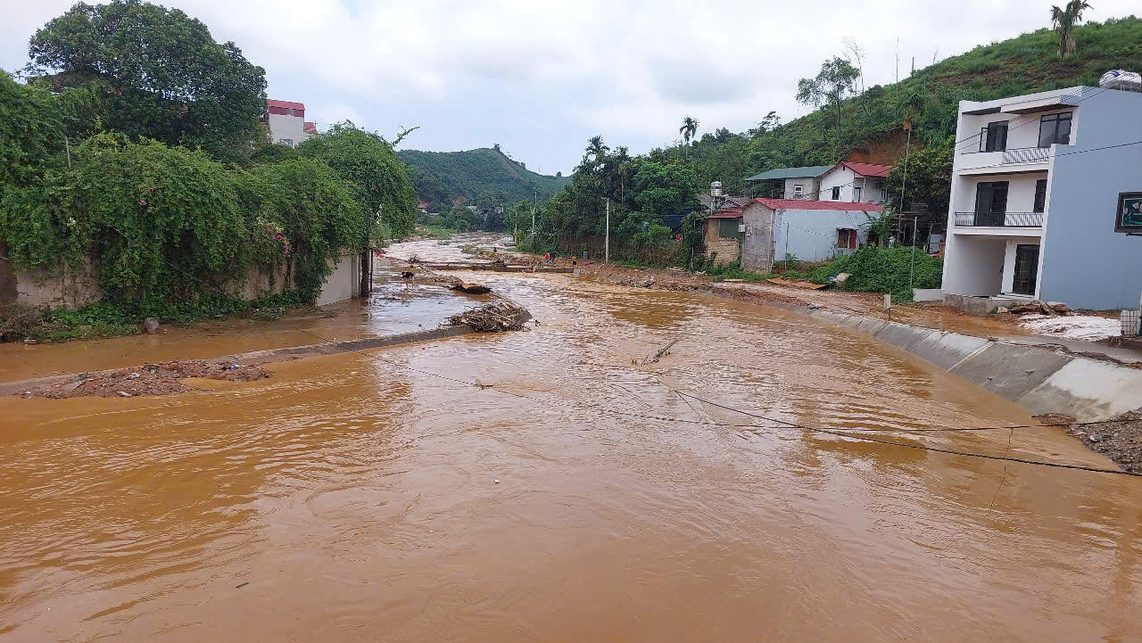 Yên Bái: 5 hộ gia đình phải di dời do mưa lớn