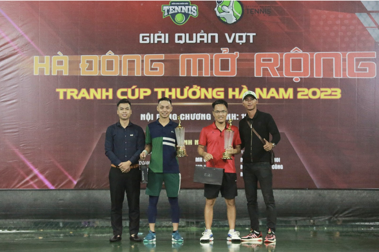 Giải Quần vợt phong trào tại Hà Nội: Hàng trăm vận động viên tham gia tranh tài 