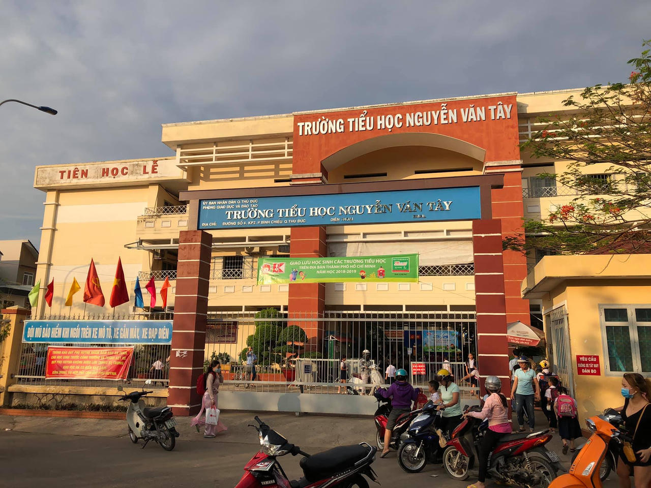 Mô hình “Hội - Đoàn - Trường” phối hợp tuyên truyền, giáo dục: Học sinh hào hứng học kỹ năng sống được nhận quà