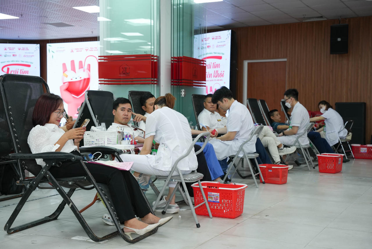 Bệnh viện Hữu Nghị Việt Đức tiếp nhận hơn 200.000 ml máu từ chương trình 'Trái tim Thiên Khôi'