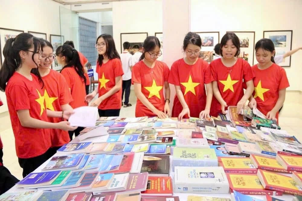 Triển lãm ảnh 'Đất nước trọn niềm vui' tại Hải Phòng