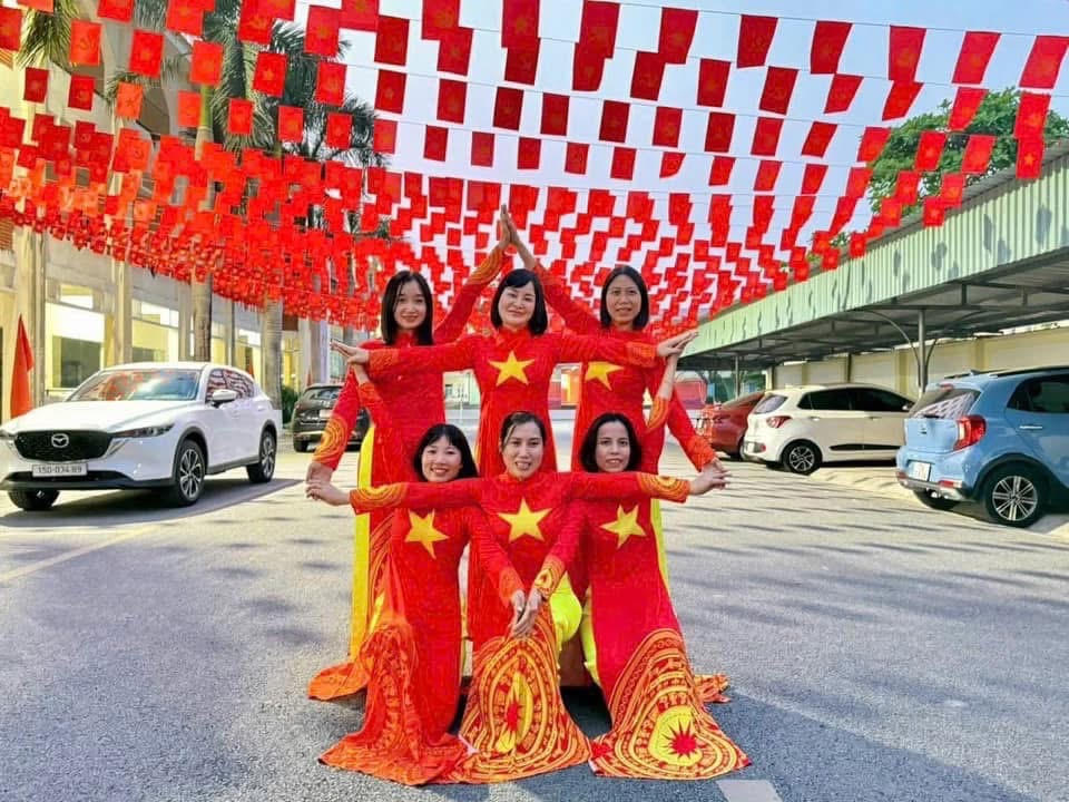 Hải Phòng: Sân trường rực đỏ sắc cờ tổ quốc chào mừng ngày lễ lớn của dân tộc