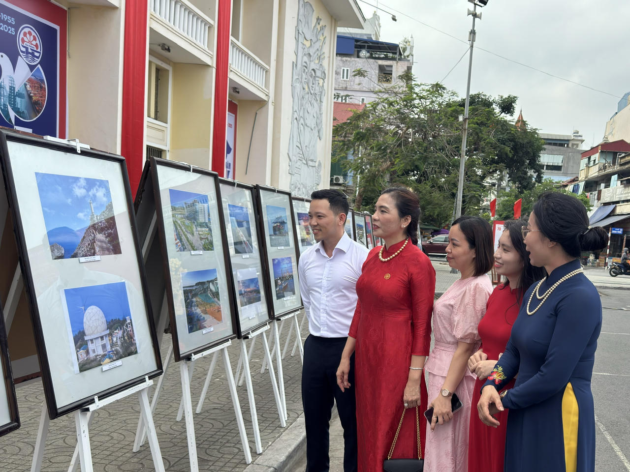 Khai mạc triển lãm ảnh, tư liệu đặc biệt nhân dịp kỷ niệm 70 năm Giải phóng Hải Phòng và 135 năm ngày sinh Chủ tịch Hồ Chí Minh