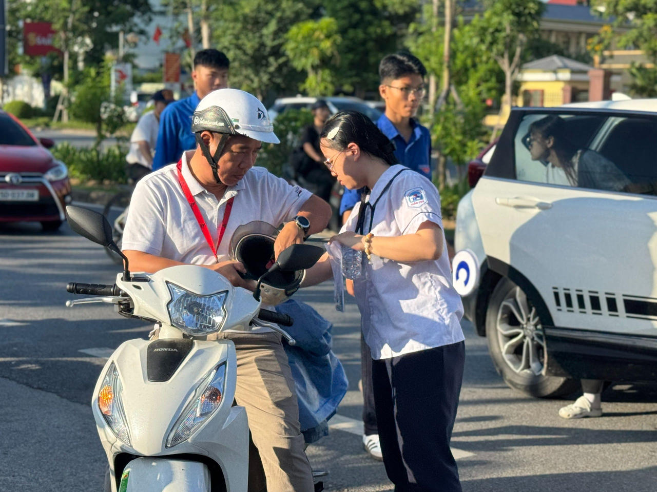 Toàn cảnh không khí kỳ thi tốt nghiệp THPT 2025 trên cả nước