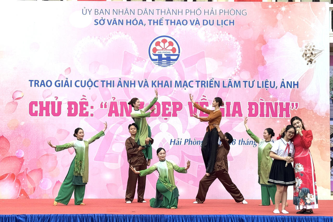 Trao giải và triển lãm 'Ảnh đẹp về gia đình' tại Hải Phòng