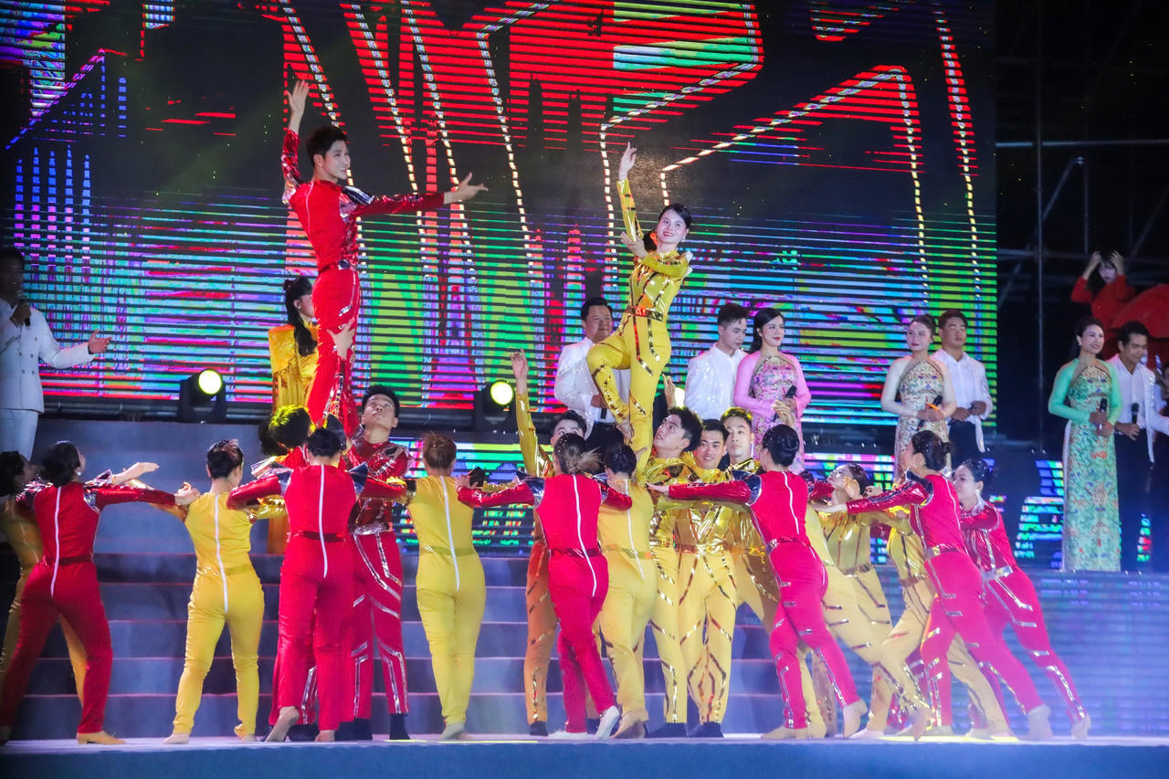 Hân hoan chào mừng thành lập đơn vị hành chính mới