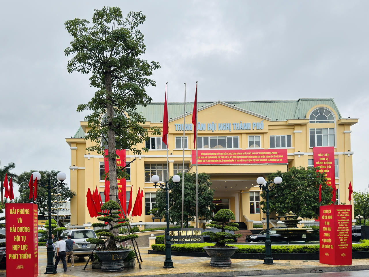 Người dân Hải Phòng – Hải Dương lắng đọng trong kỳ vọng và tự hào trước giờ phút lịch sử