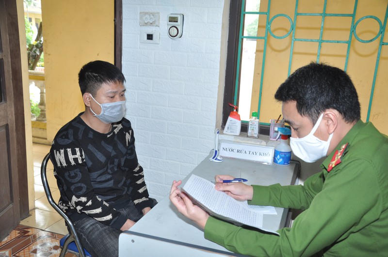 Khởi tố, bắt tạm giam 4 tháng đối tượng cướp giật máy đo thân nhiệt của chốt kiểm dịch tại Hải Dương