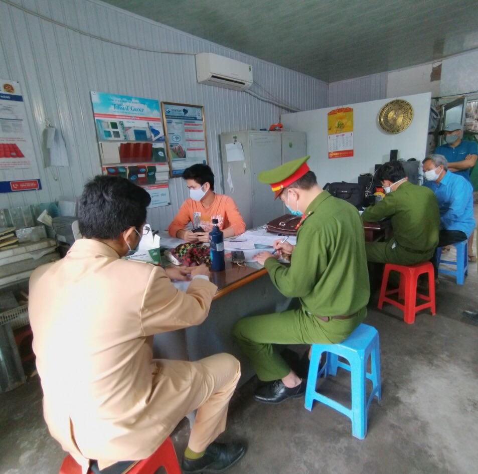 Xưởng cán tôn bị xử lý nghiêm vì "lờ" quy định về phòng chống dịch