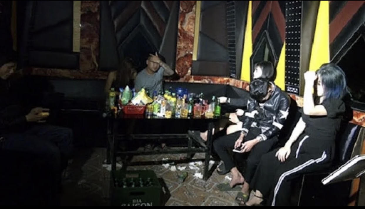 Phạt chủ cở sở kinh doanh dịch vụ karaoke do vi phạm phòng chống dịch