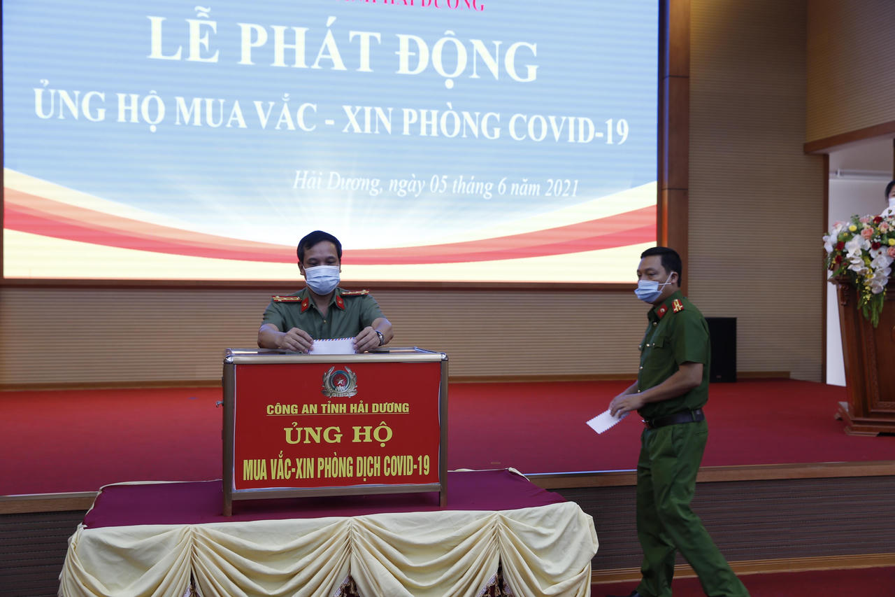 Công an Hải Dương ủng hộ 1 tỷ đồng vào Quỹ vaccine phòng COVID-19