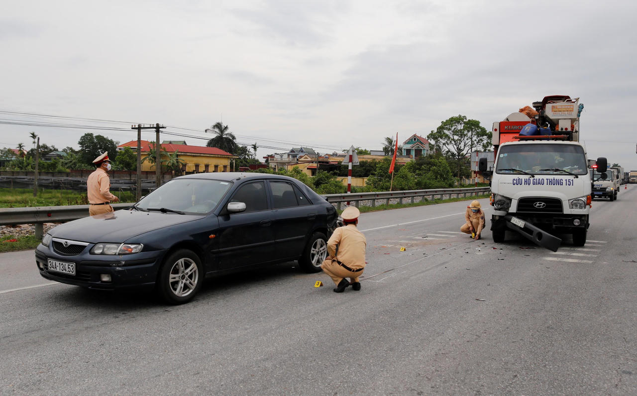 Hải Dương: Lực lượng CSGT vừa tham gia công tác phòng chống dịch vừa duy trì đảm bảo trật tự an toàn giao thông