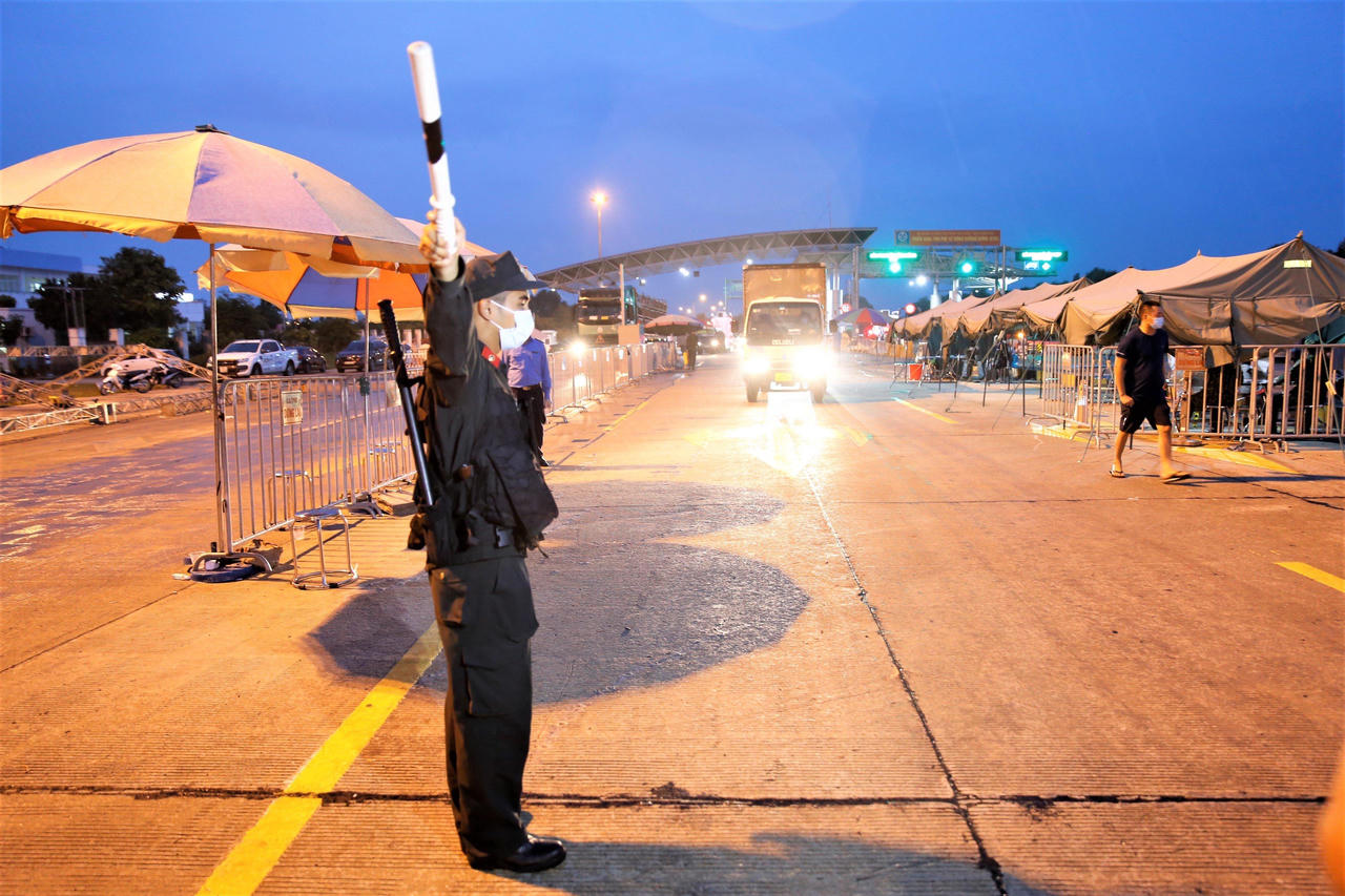 Chủ tịch Hải Dương yêu cầu bảo đảm điều kiện cho lực lượng trực chốt kiểm soát dịch