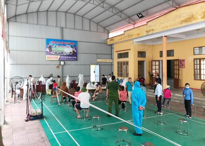 Tập trung, thần tốc lấy hơn 11.000 mẫu xét nghiệm sau ca COVID-19 mới ở Nam Sách (Hải Dương)