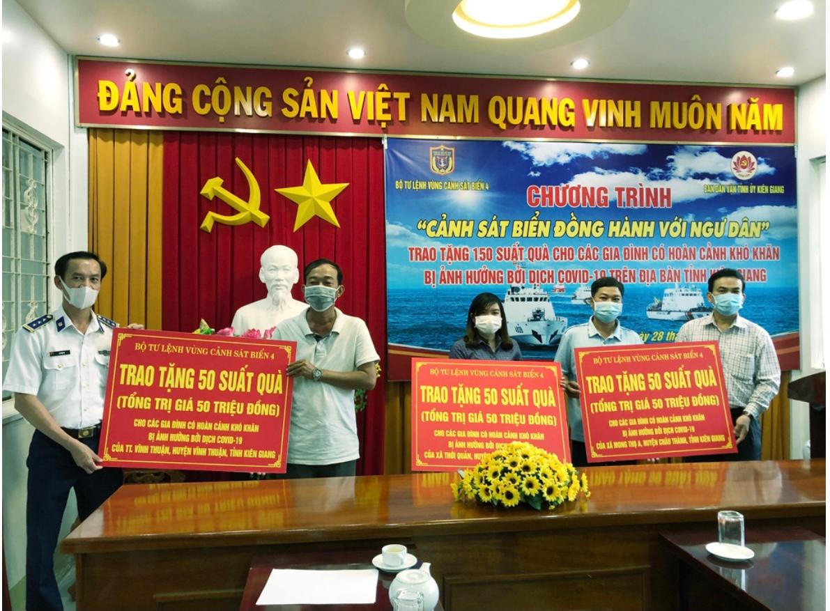 Đưa chương trình “Cảnh sát biển đồng hành với ngư dân” đến Hải Phòng