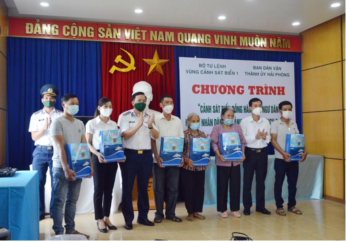 Đưa chương trình “Cảnh sát biển đồng hành với ngư dân” đến Hải Phòng