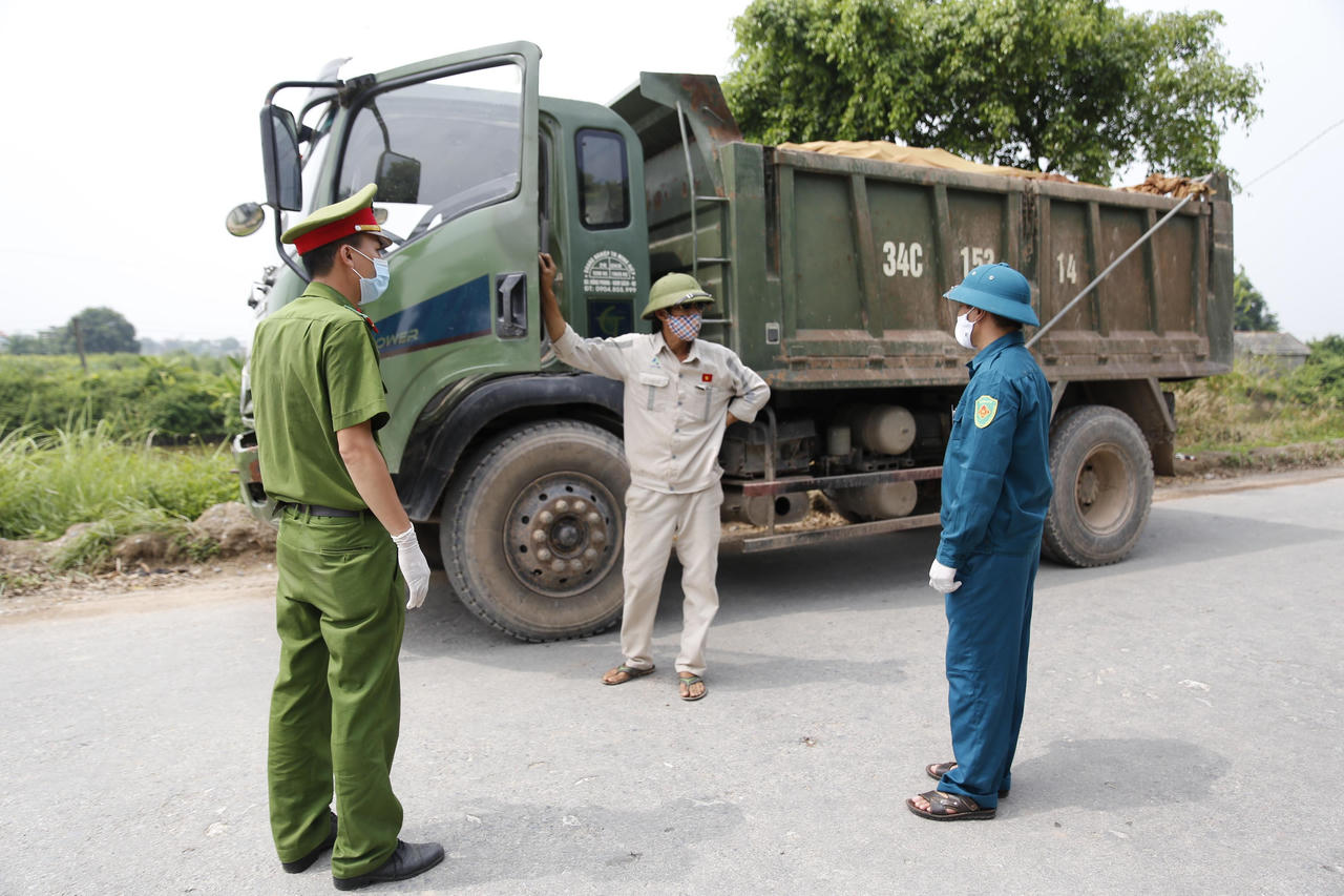  Công an huyện Nam Sách huy động quân 'siết' kiểm soát phòng, chống dịch COVID - 19
