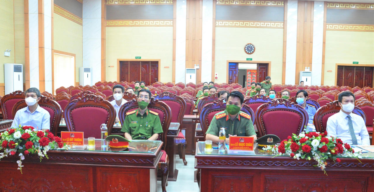 Hải Dương trao thưởng cho các đơn vị có thành tích phá vụ án giết người, cướp tài sản