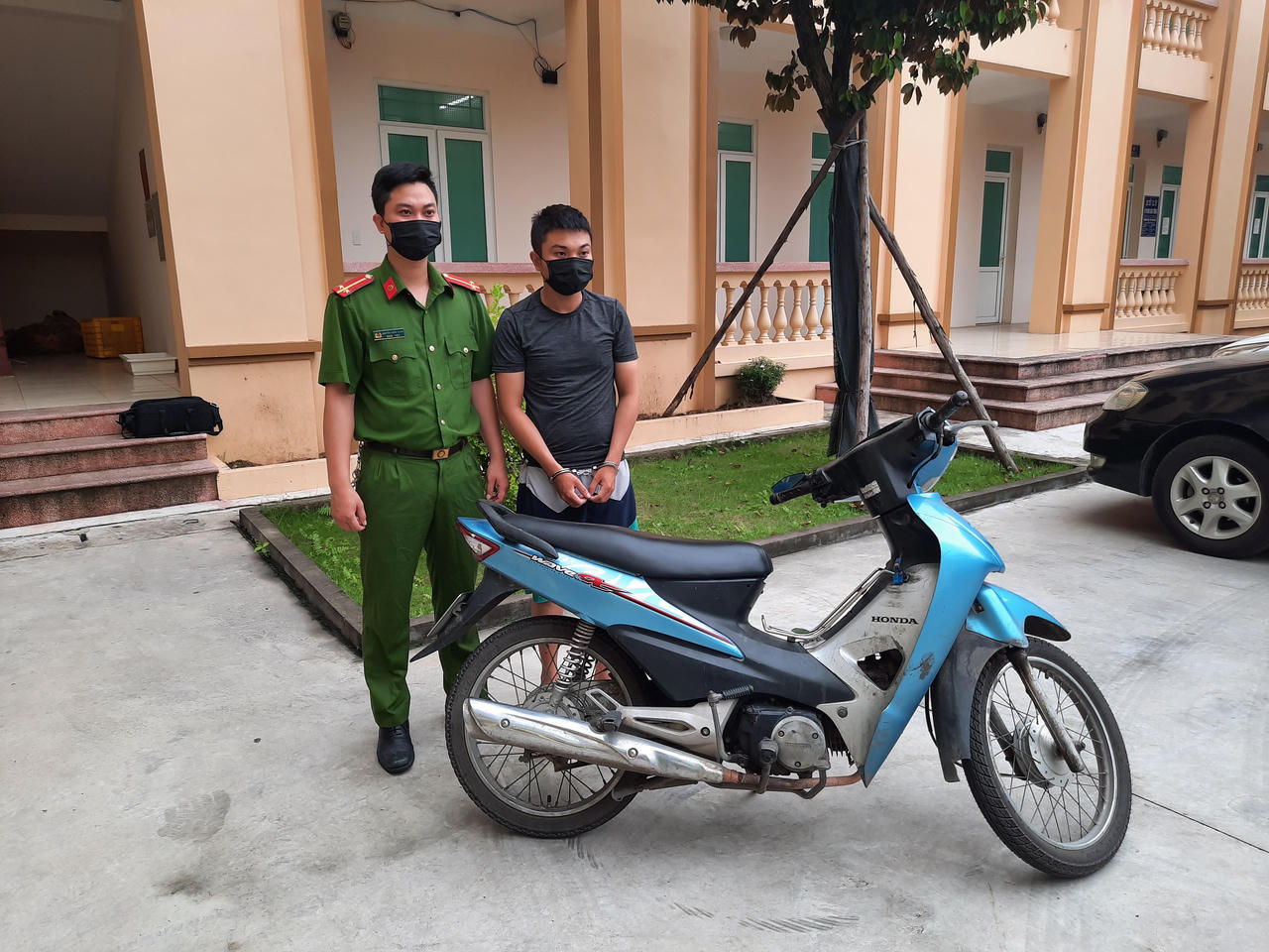 "Tranh thủ" đi ăn trộm lấy tiền tiêu trong lúc chờ việc làm