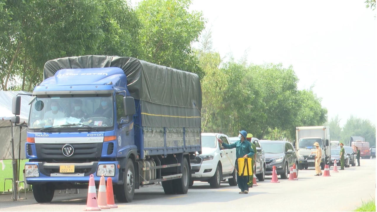 Ngăn chặn hành vi dùng tem "luồng xanh", giấy xét nghiệm giả qua chốt kiểm dịch