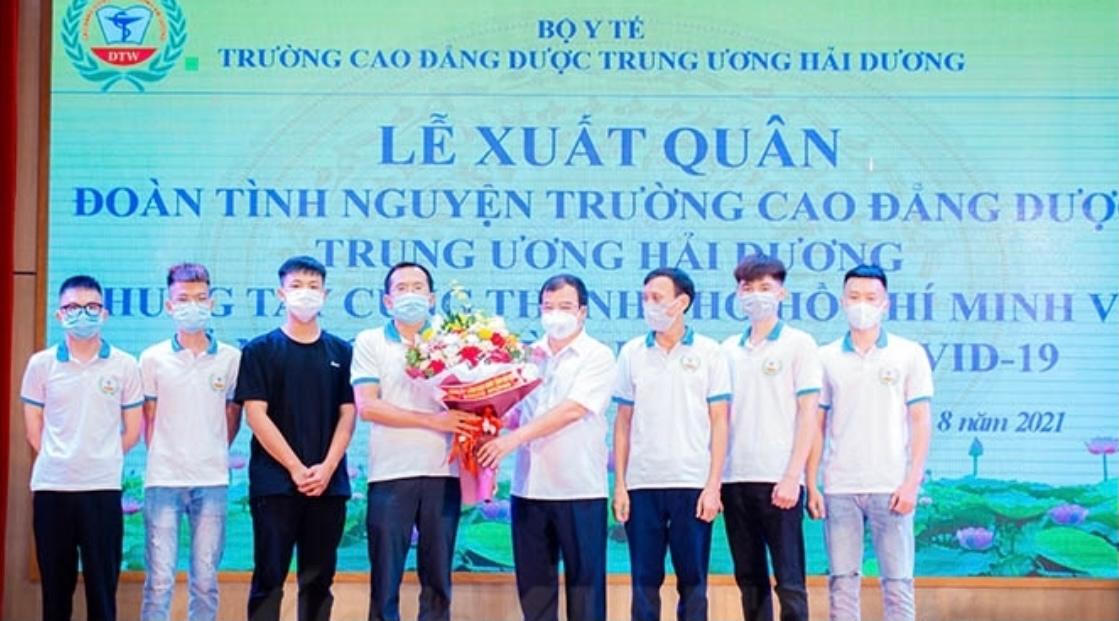 Giảng viên, sinh viên Cao đẳng Dược Trung ương – Hải Dương lên đường hỗ trợ TP HCM chống dịch