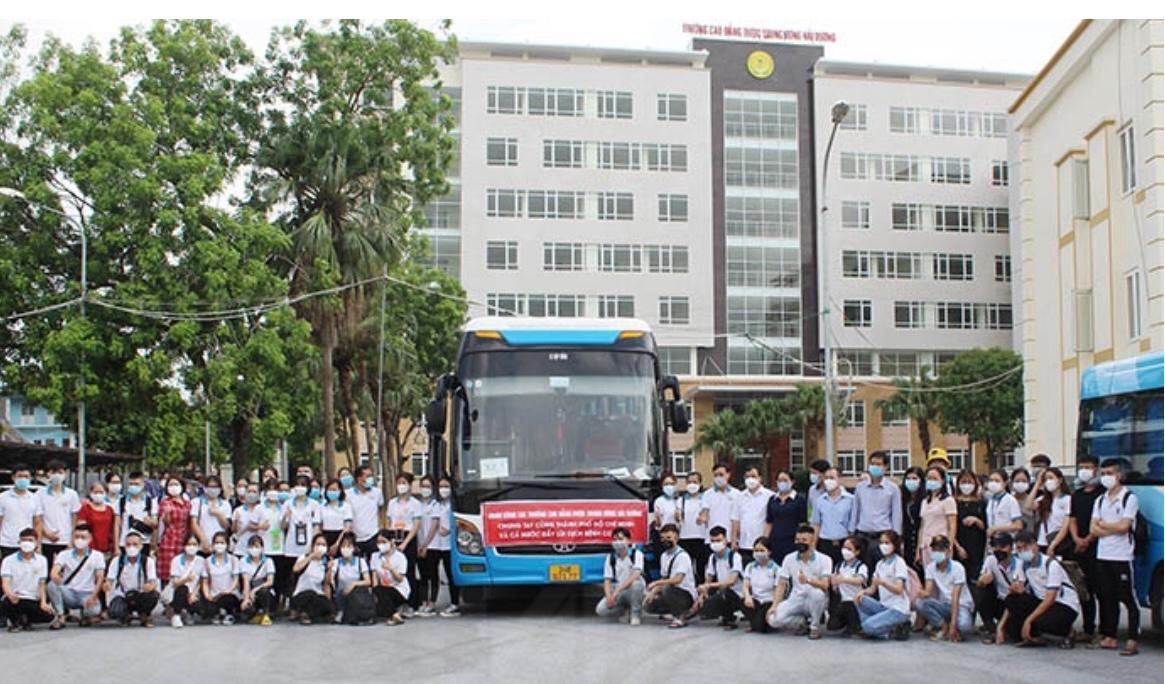 Giảng viên, sinh viên Cao đẳng Dược Trung ương – Hải Dương lên đường hỗ trợ TP HCM chống dịch