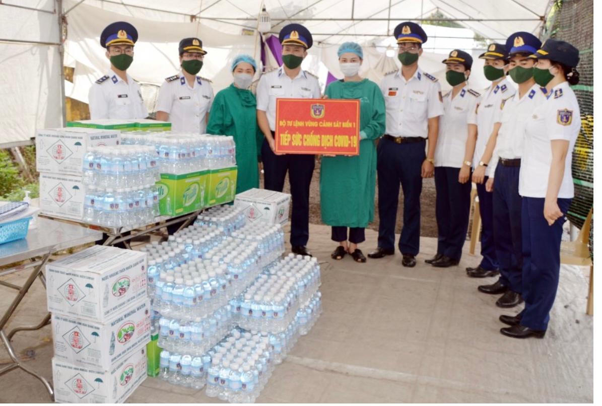 Chương trình 'Cảnh sát biển đồng hành với ngư dân' tại huyện đảo Cát Hải