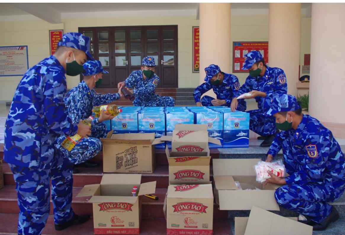 Hải đội 102 hỗ trợ người dân bị ảnh hưởng bởi dịch COVID-19