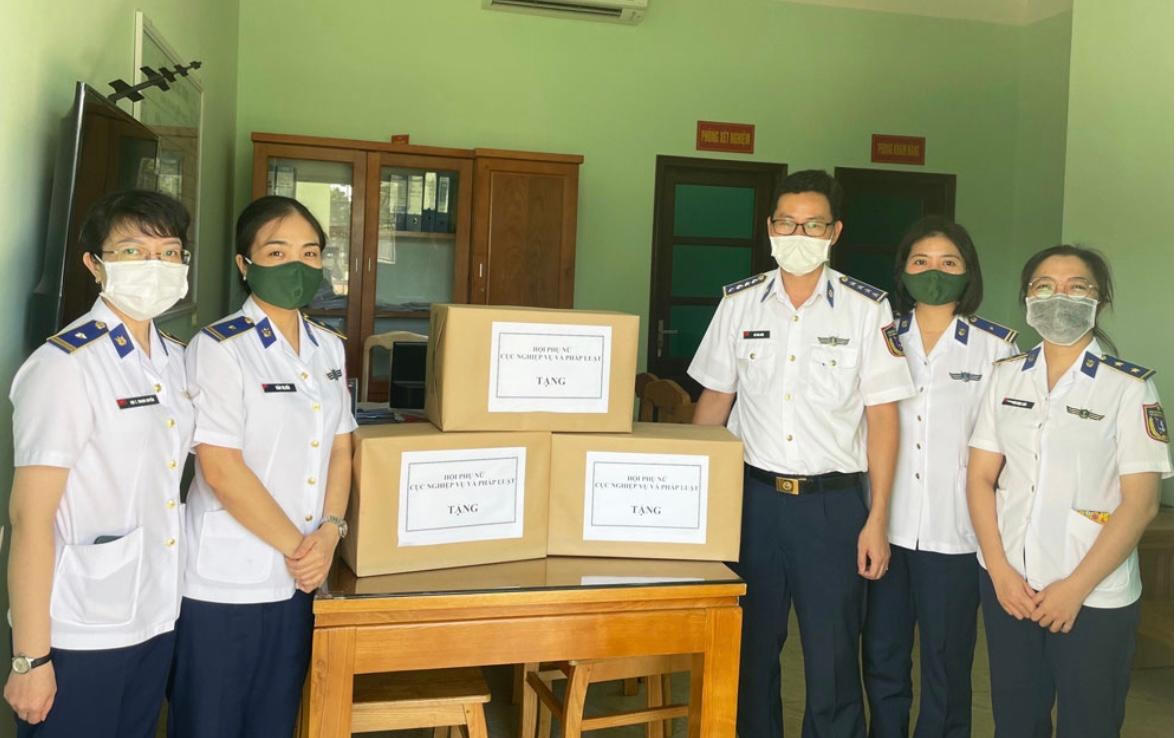 Phụ nữ Cục Nghiệp vụ và pháp luật “Chung tay phòng chống dịch COVID-19”