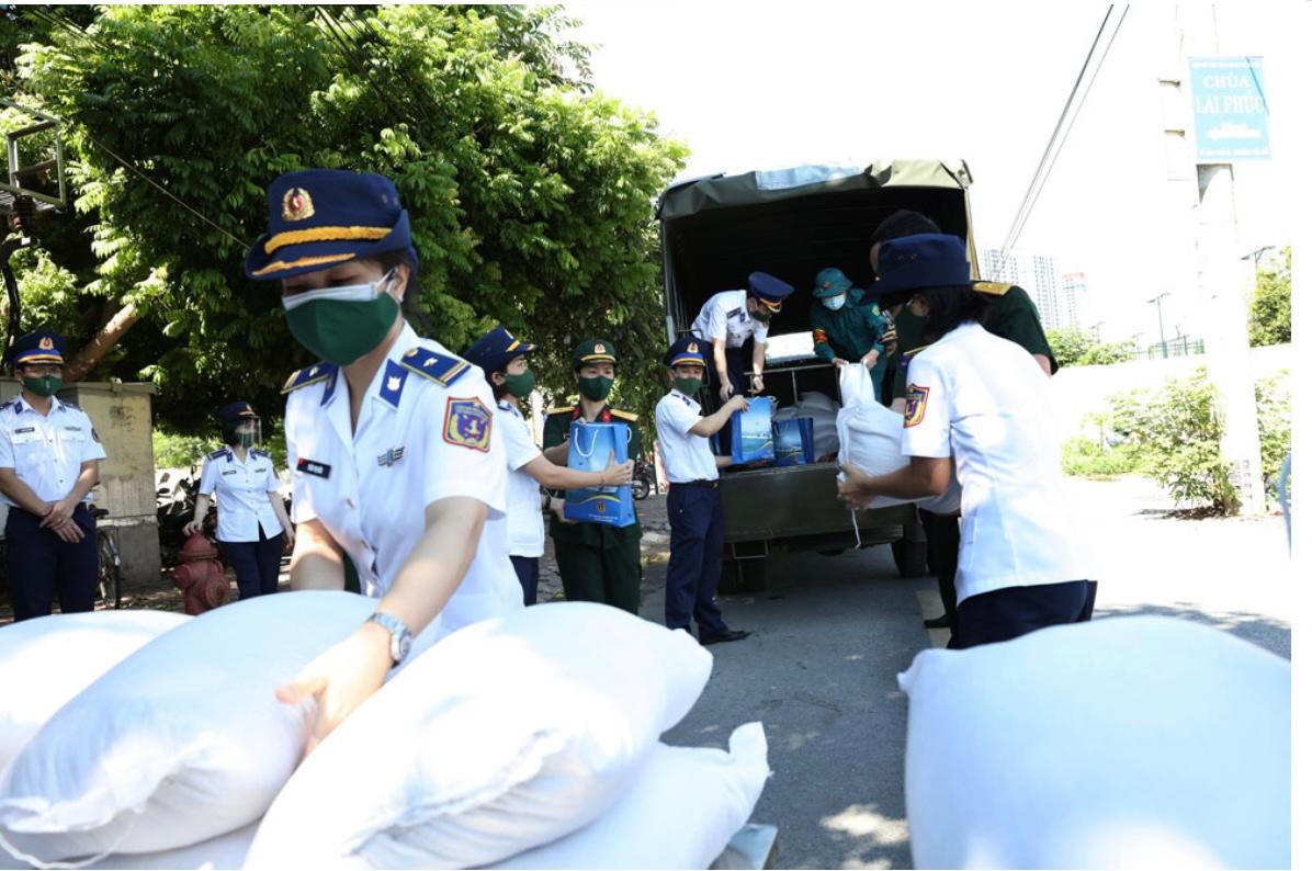 Phụ nữ Cục Nghiệp vụ và pháp luật “Chung tay phòng chống dịch COVID-19”