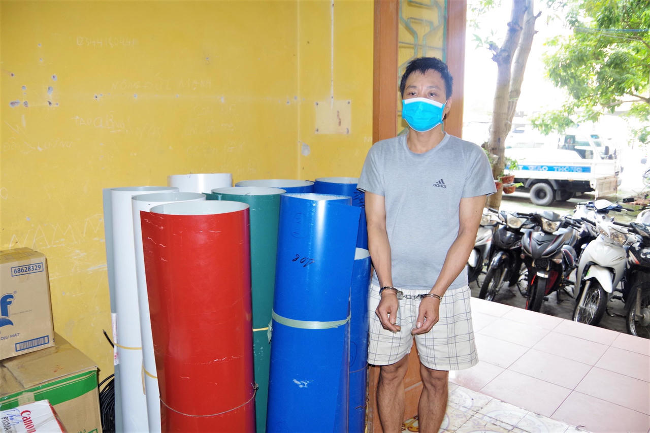 Bắt giữ thủ kho Công ty cổ phần Tập đoàn Hoa Sen - chi nhánh tỉnh Hải Dương