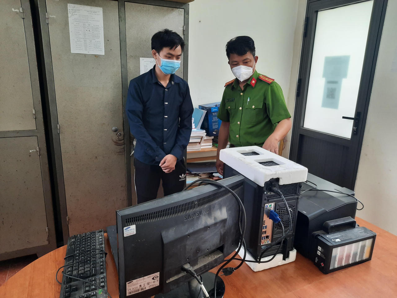 Khởi tố vụ án làm giả hàng loạt phiếu xét nghiệm COVID-19