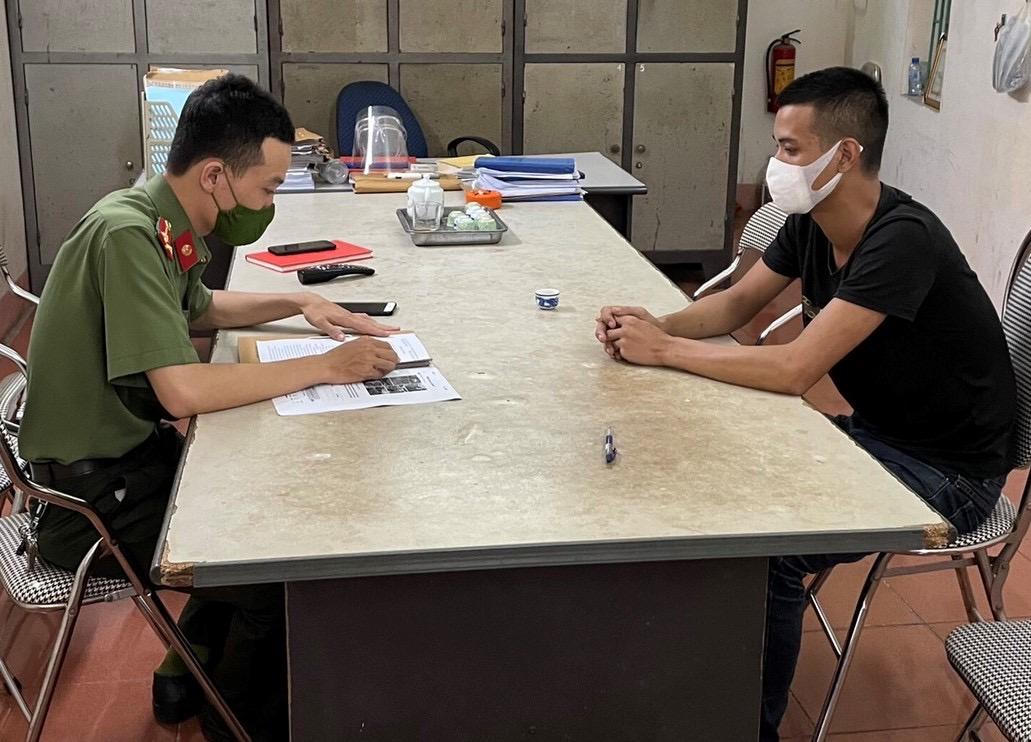 Xử phạt thanh niên xúc phạm lực lượng công an làm nhiệm vụ chống dịch trên facebook