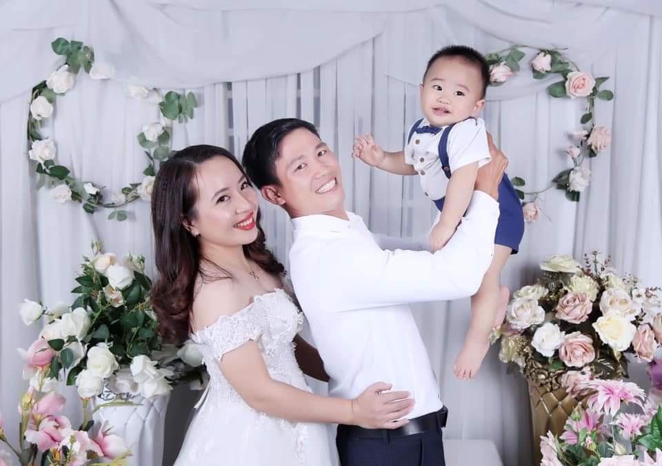 Gác nỗi niềm riêng, vợ chồng trẻ 'xông pha' trên tuyến đầu chống dịch