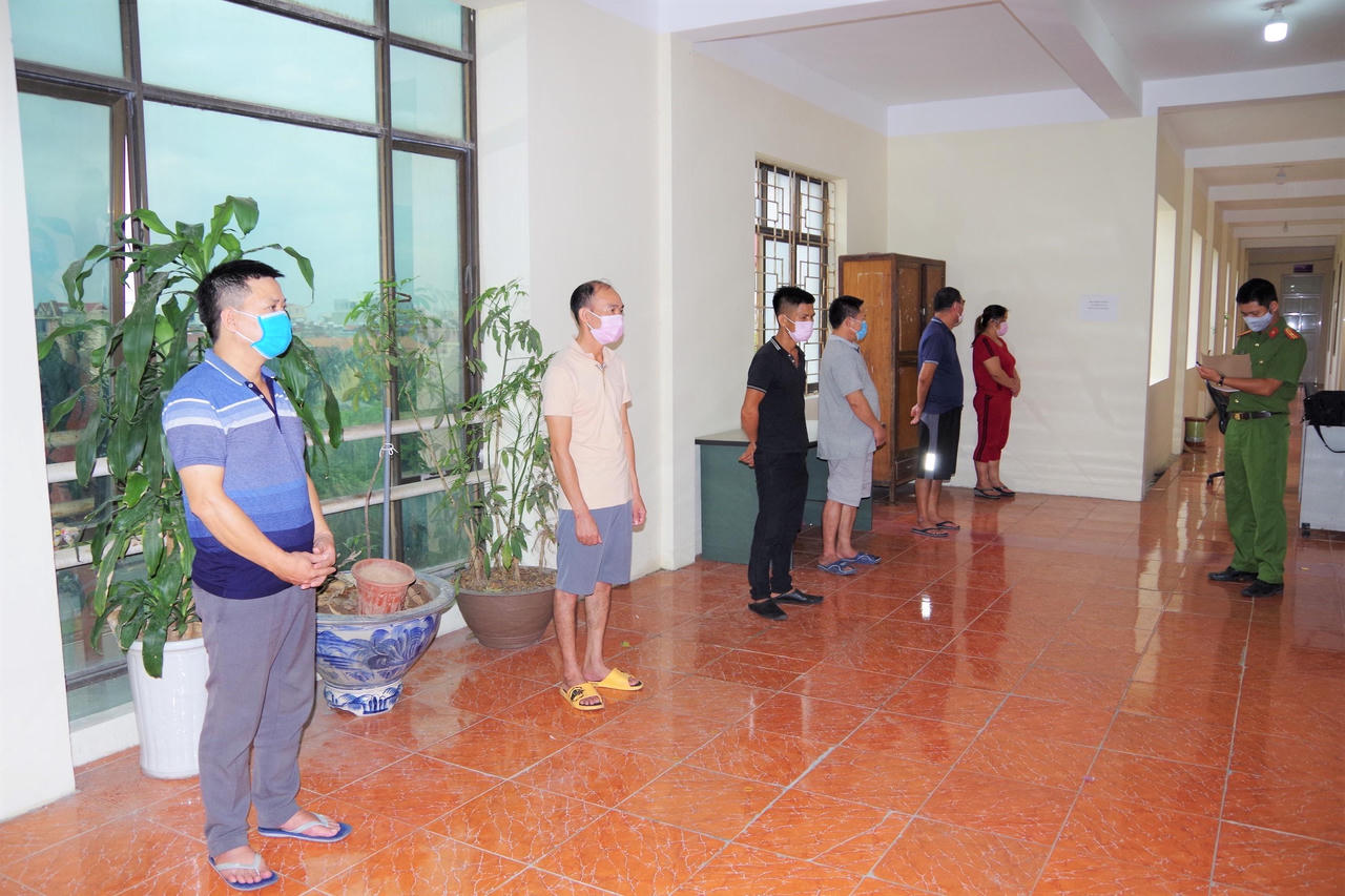 Phát hiện, bắt quả tang nhóm đối tượng đánh bạc