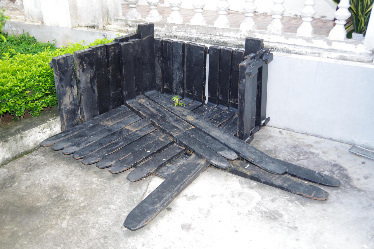 Bảo vệ cấu kết người ngoài trộm cắp linh kiện sản xuất của công ty