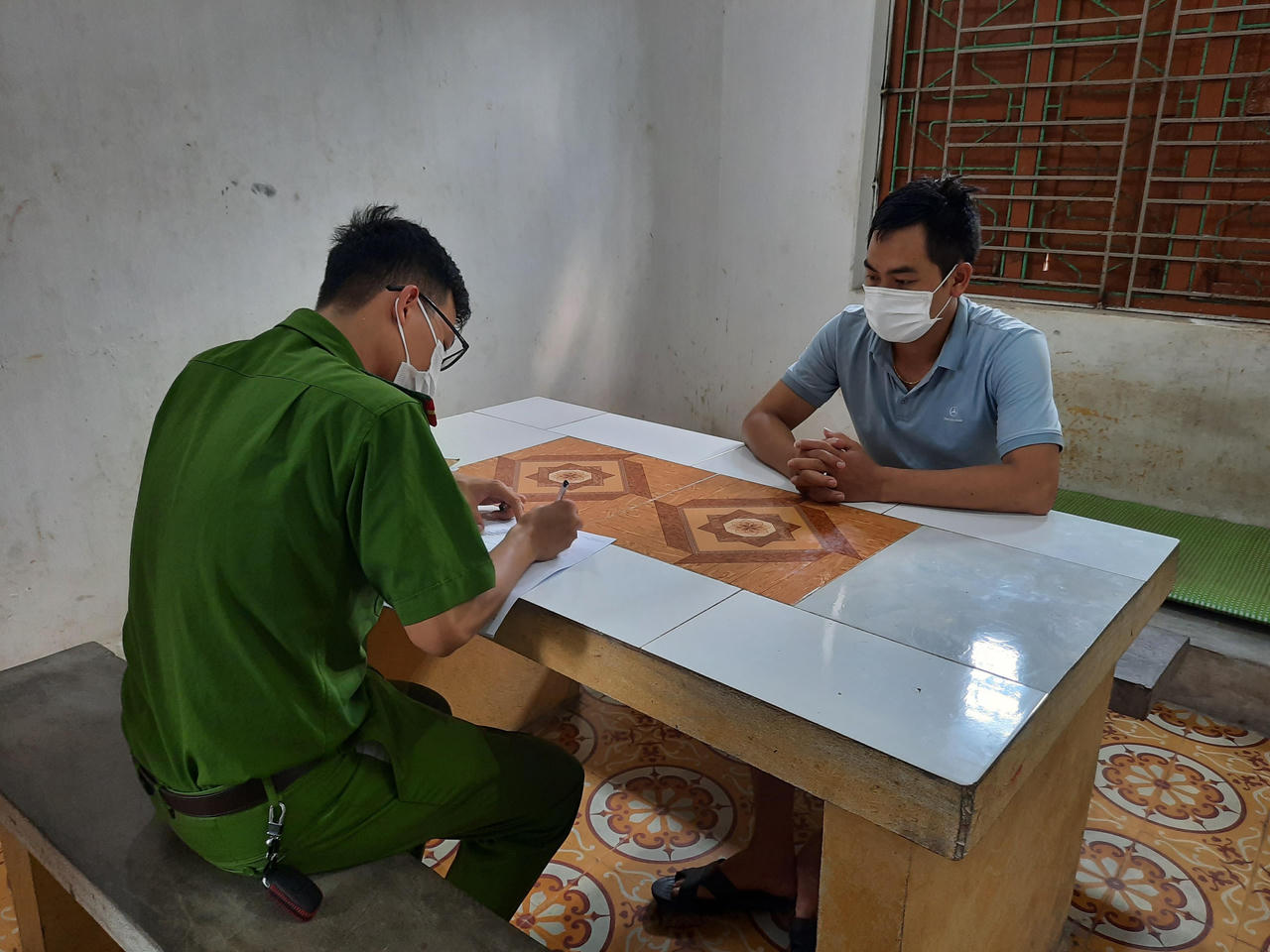 Hải Dương khởi tố loạt đối tượng làm giả con dấu, giấy xét nghiệm