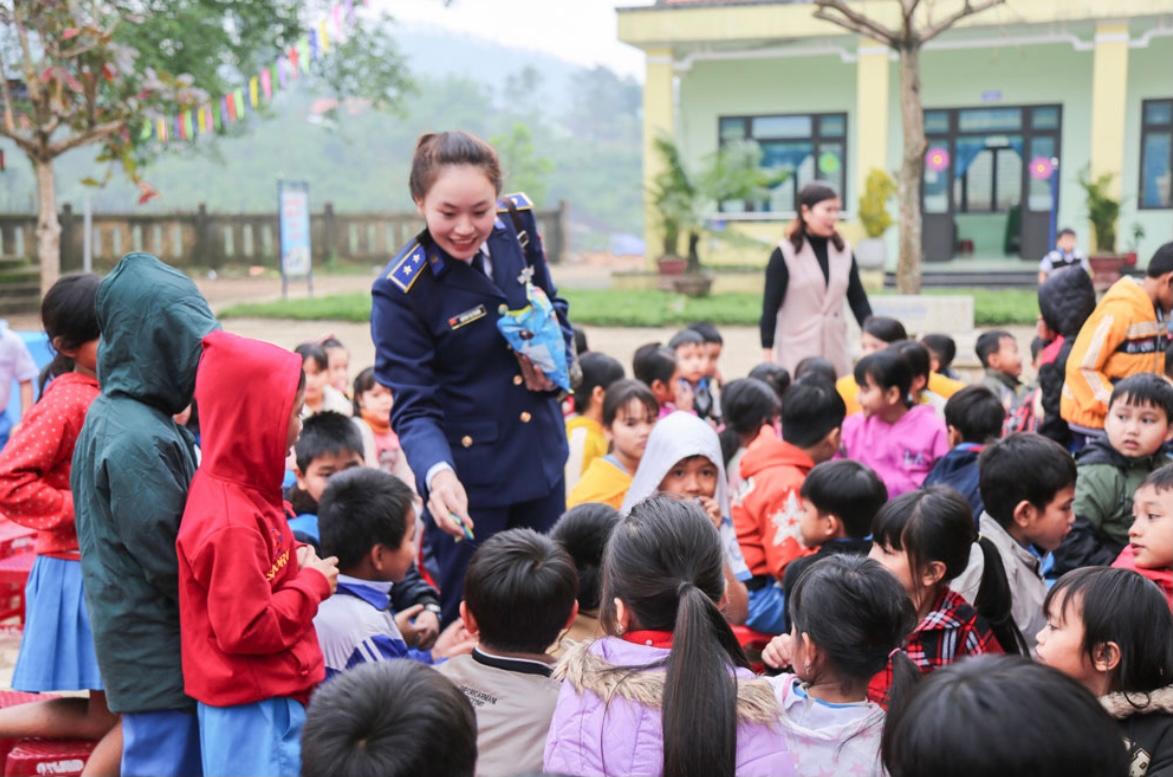 Phụ nữ Bộ Tư lệnh Vùng Cảnh sát biển 2 triển khai mô hình hay, việc làm tốt cho cộng đồng