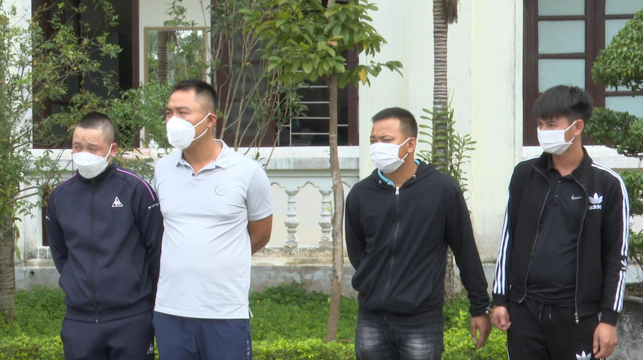 Bắt tạm giam 4 đối tượng trong đường dây tổ chức đánh bạc Rikvip