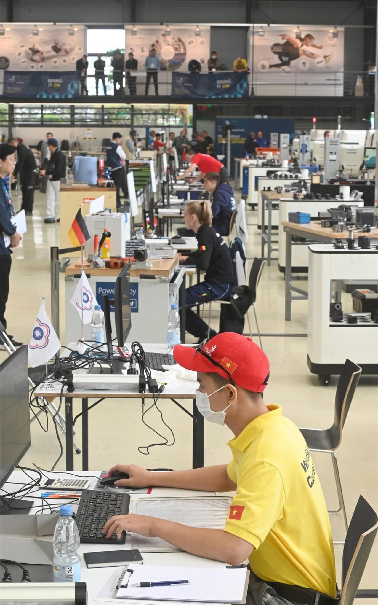 2 sinh viên Trường Đại học Công nghiệp Hà Nội giành Huy chương Bạc thi Kỹ năng nghề thế giới