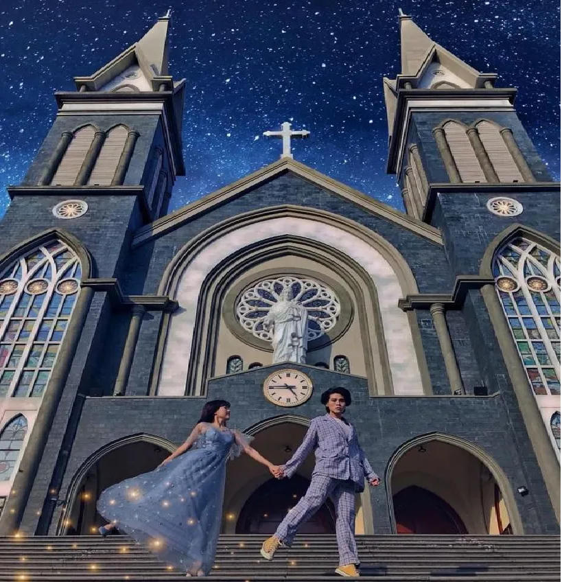 Nhà thờ đẹp bậc nhất tỉnh Bình Dương, lung linh như tòa lâu đài khi đêm về