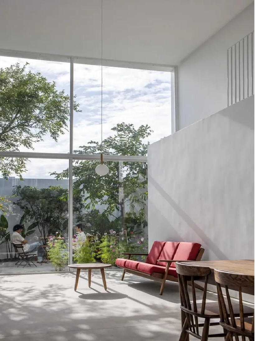 Nhà Đà Nẵng như sàn catwalk đẹp lộng lẫy trên báo ngoại