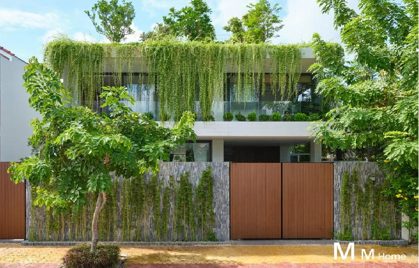 Nhà 3 tầng gây thương nhớ với 'khu vườn trên mây'