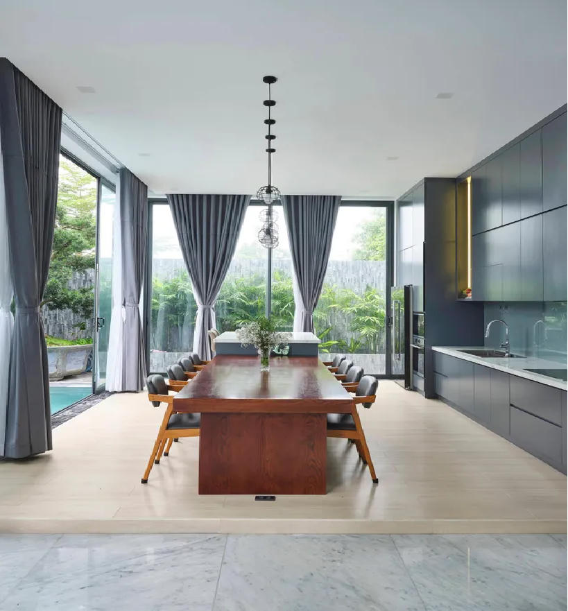 Nhà 3 tầng gây thương nhớ với 'khu vườn trên mây'