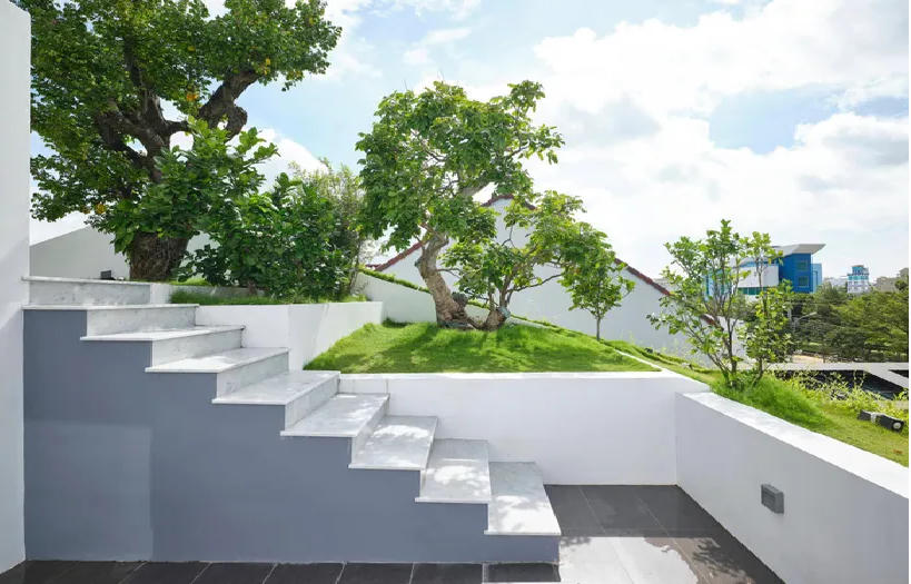 Nhà 3 tầng gây thương nhớ với 'khu vườn trên mây'