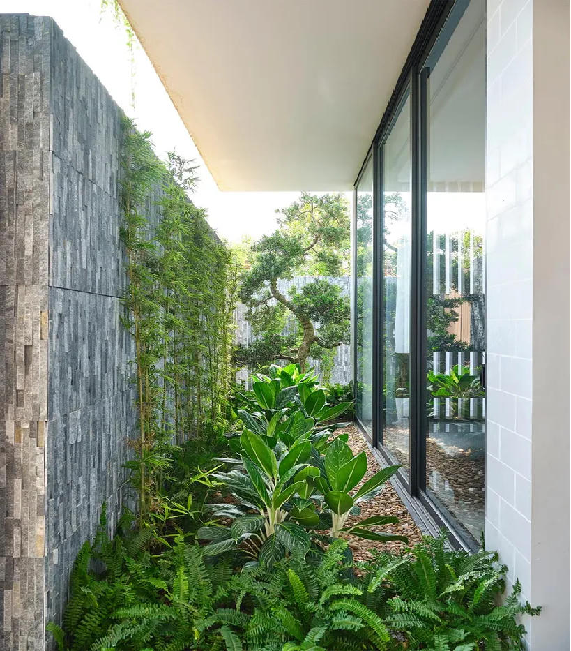 Nhà 3 tầng gây thương nhớ với 'khu vườn trên mây'