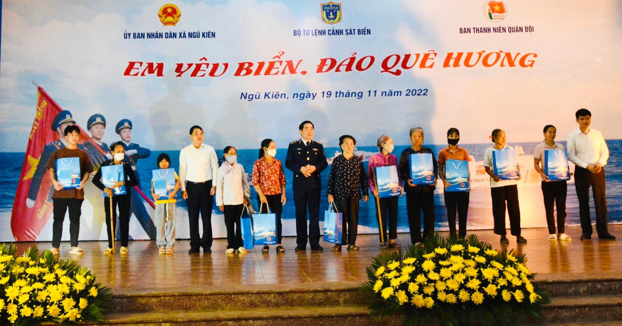 Cảnh sát biển xây dựng lòng yêu nước cho học sinh thông qua Cuộc thi "Em yêu biển, đảo quê hương"
