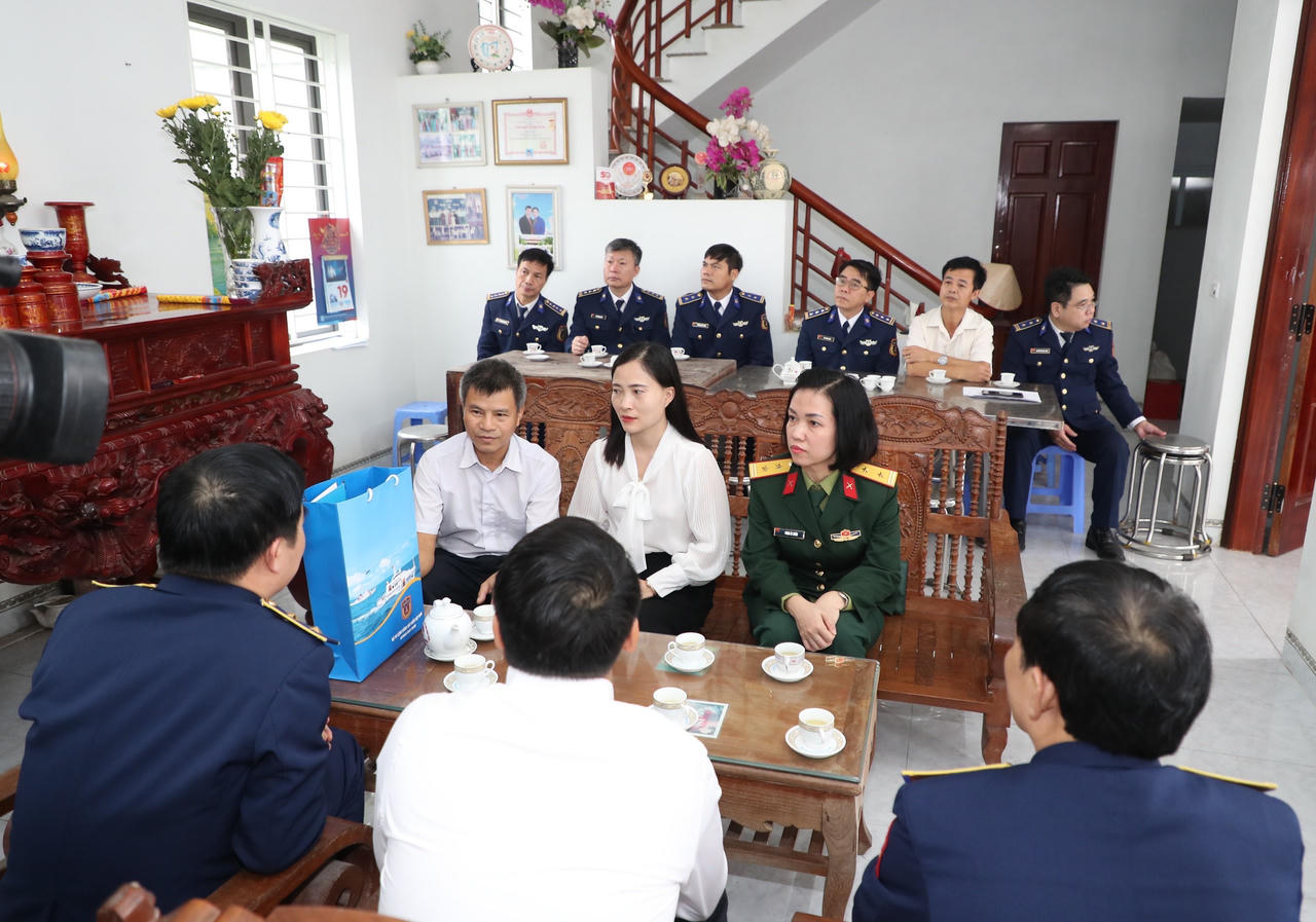 Cảnh sát biển xây dựng lòng yêu nước cho học sinh thông qua Cuộc thi "Em yêu biển, đảo quê hương"