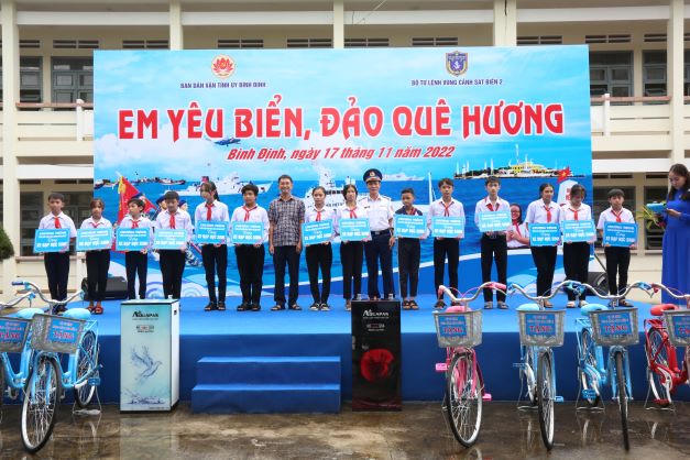 Cảnh sát biển xây dựng lòng yêu nước cho học sinh thông qua Cuộc thi "Em yêu biển, đảo quê hương"